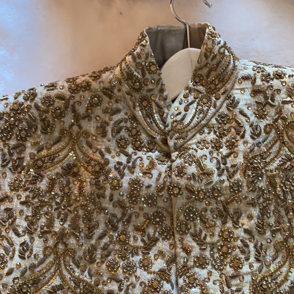 Men’s wedding Kurta, EUC, comes with free traditional hat. - Picture 4 of 9